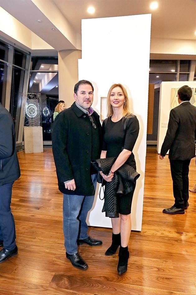 José Gerardo Sada y Adriana Santos de Sada
