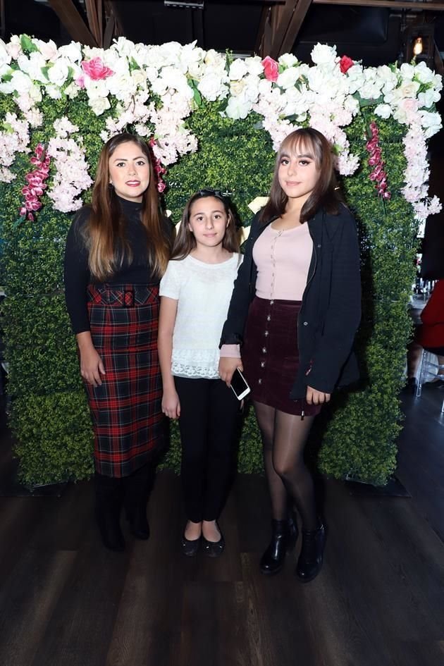 Mireya Castillo, Victoria Rebeles y Nubia Rebeles