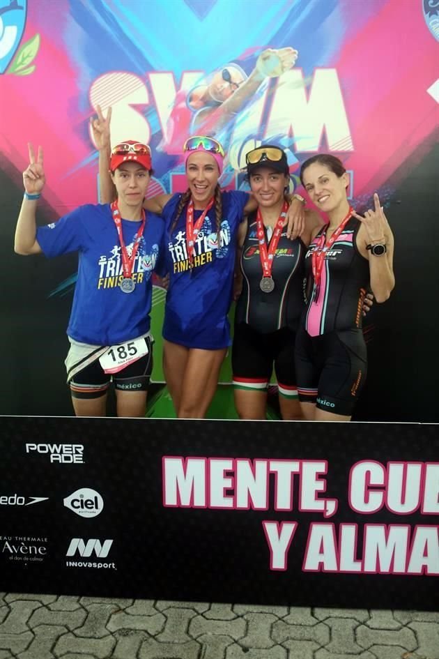 Ana Paula Ibarra, Victoria Martínez, Bertha Vázquez y Mariana Fernández