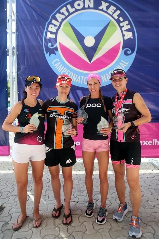 Bertha Vázquez, Ana Paula Ibarra, Victoria Martínez y Cristina Ibáñez