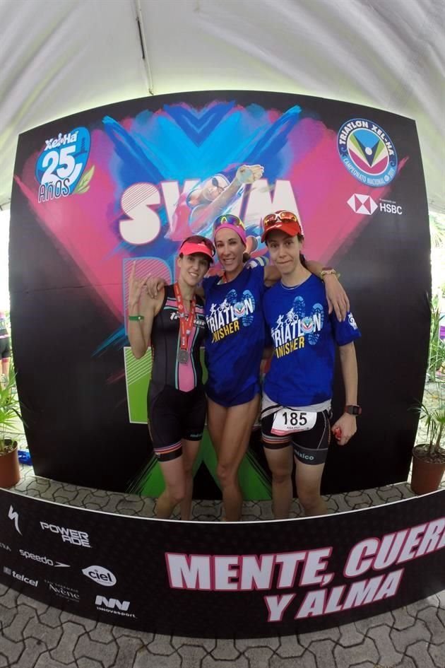 Mariana Fernández, Victoria Martínez y Ana Paula Ibarra