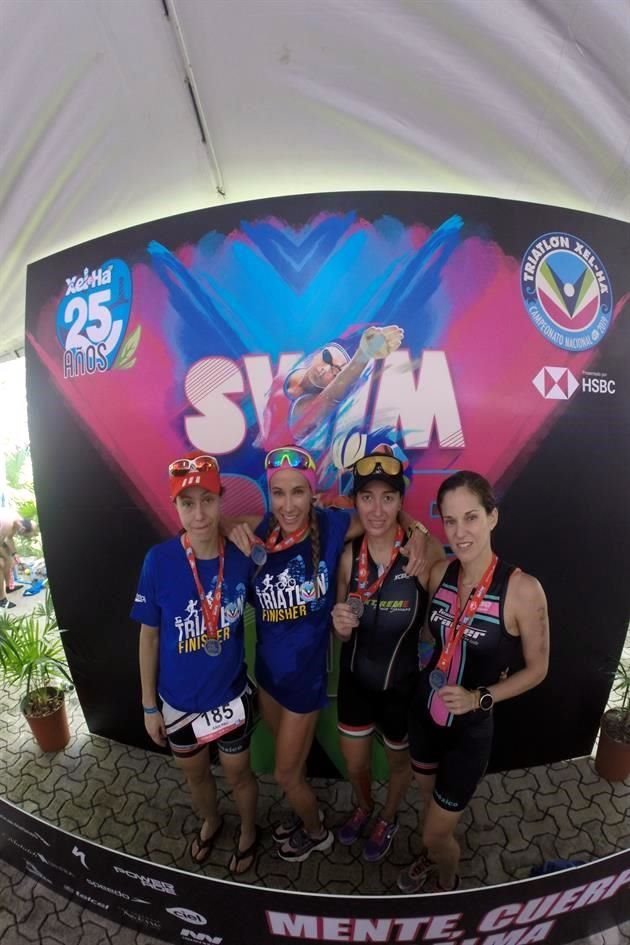 Ana Paula Ibarra, Victoria Martínez, Bertha Vázquez y Mariana Fernández