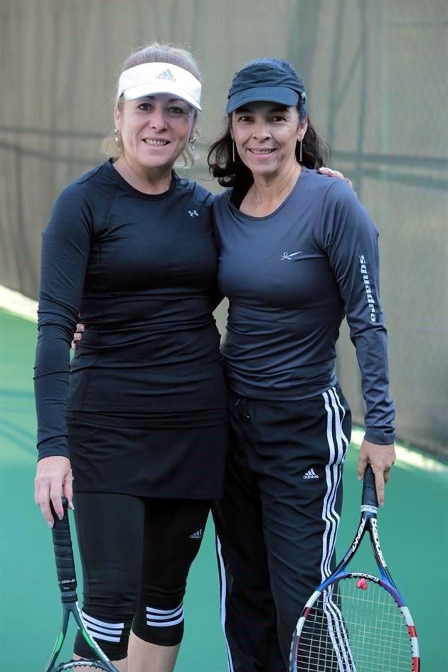 Isaura Real de Salinas y Adriana Reyes de Lozano