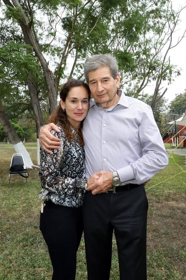 Miroslava Villarreal de Mena y Chano Villarreal Villarreal