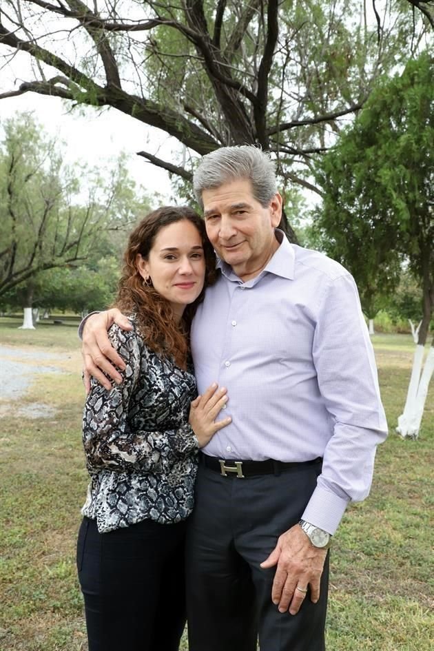 Miroslava Villarreal de Mena y Chano Villarreal Villarreal
