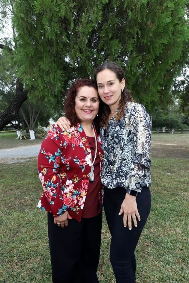Maricela Cantú de Villarreal y Miroslava Villarreal de Mena