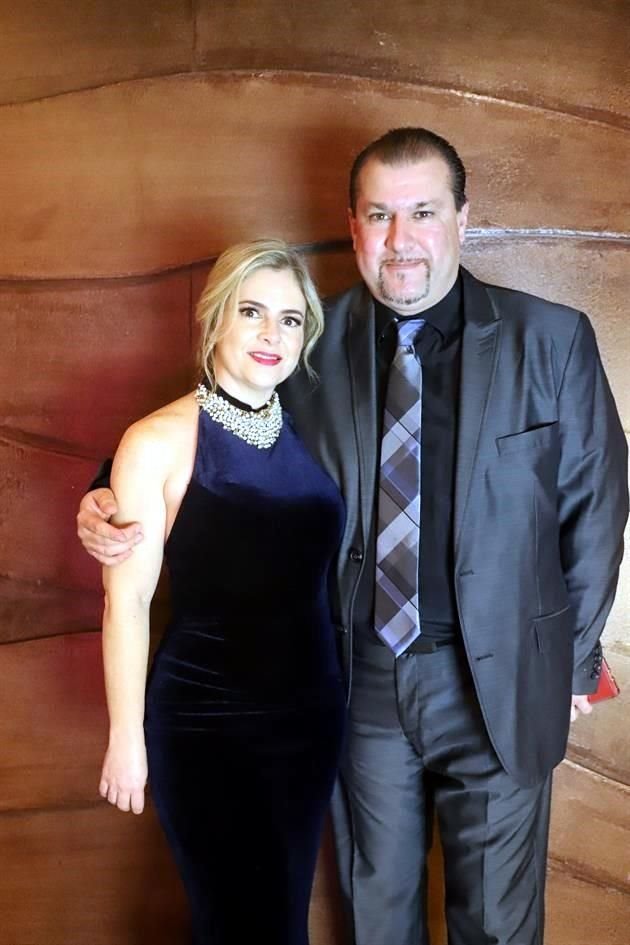 Diana Cavazos de González y Alejandro González