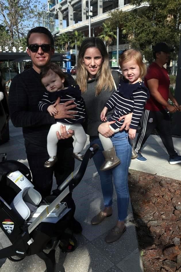 Raúl Plata, Mary Carmen Rodarte, Eva Plata y María Plata