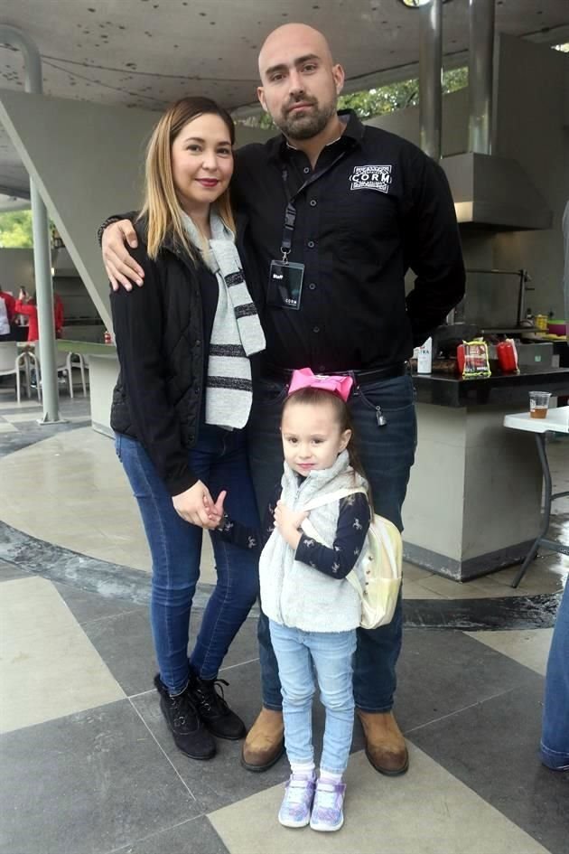 Nallely Sánchez, Carlos Garza y Alina Garza
