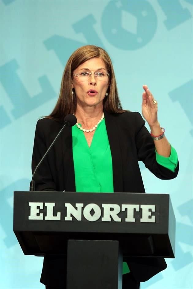 Rebeca Clouthier propuso incluir a los corporativos en el plan de auto compartido, un carril de contraflujo entre San Pedro y Monterrey y un transporte intermedio que denominó como 'van pool'.