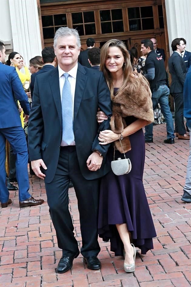 Gonzalo Escámez Sada y Erika Martha Polín de Escámez