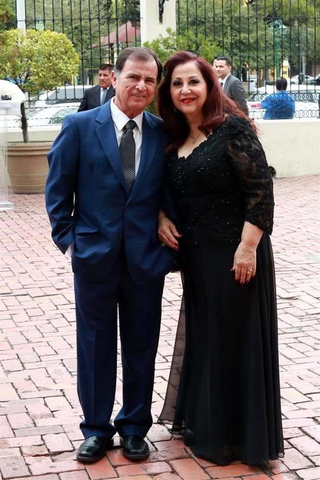 Eloy Cavazos y Mary Galindo de Cavazos