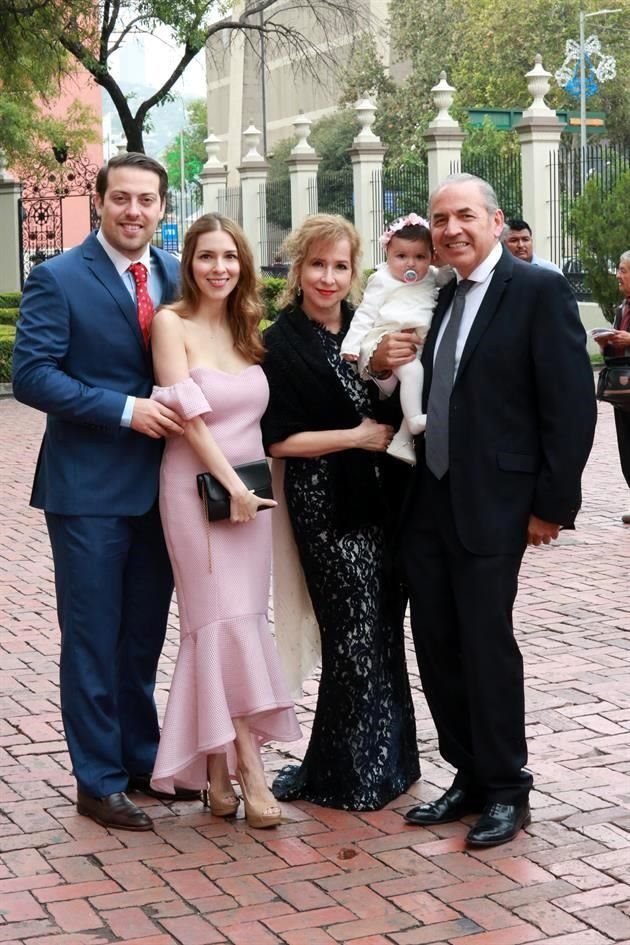 Ricardo Gárate, Claudia Barbosa de Gárate, Claudia Treviño de Barbosa, Alexa Sojo y Arturo Barbosa
