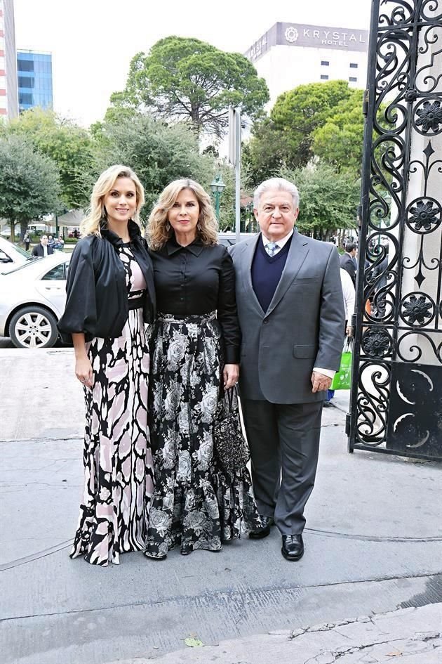 Vero Zambrano de Fernández, Vicky Martínez y Jaime Maldonado