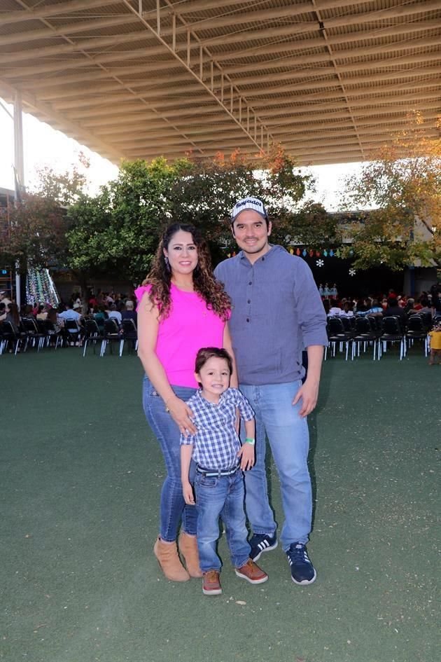 Selene Guzmán, Oscar de la Cruz y Oscar de la Cruz Jr.