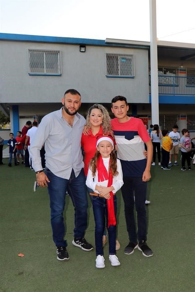 Rolando Vera, Antonieta Domínguez de Vera, Rolando Vera Jr y Silvana Vera