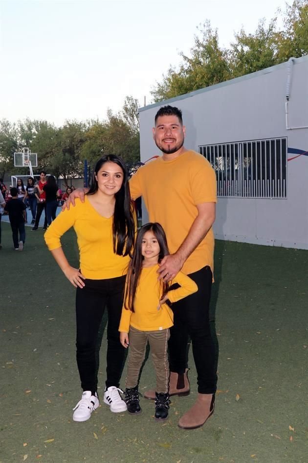 Olimpia de los Reyes, Emilio Oviedo y Barbara Oviedo