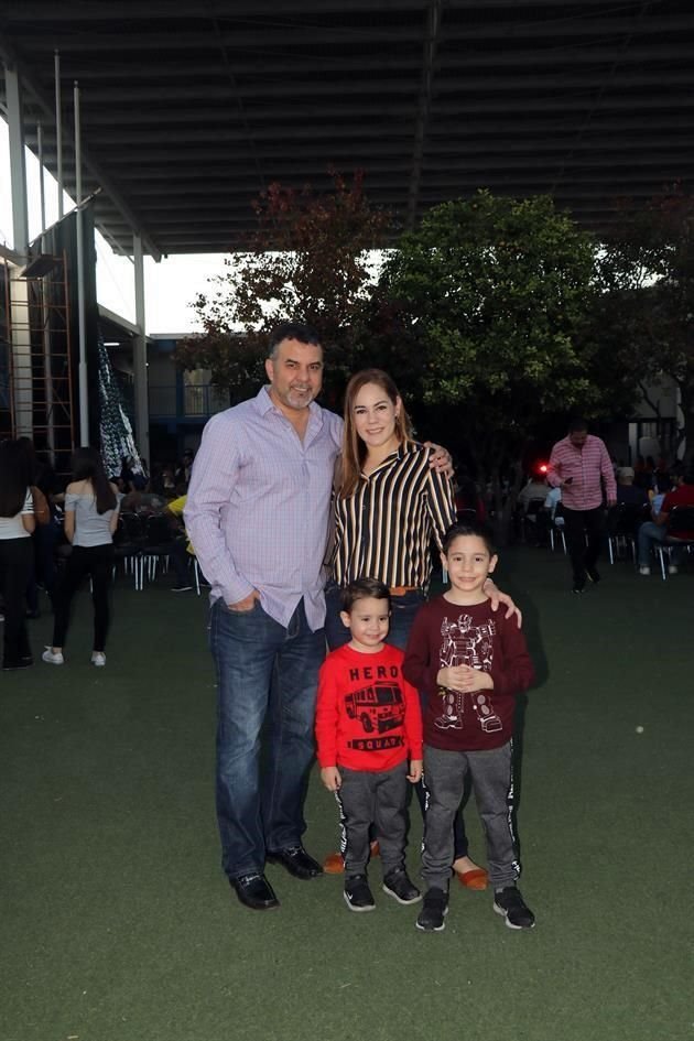 Leonel Pérez, Mayela Soto, Matías Pérez y Leonardo Pérez
