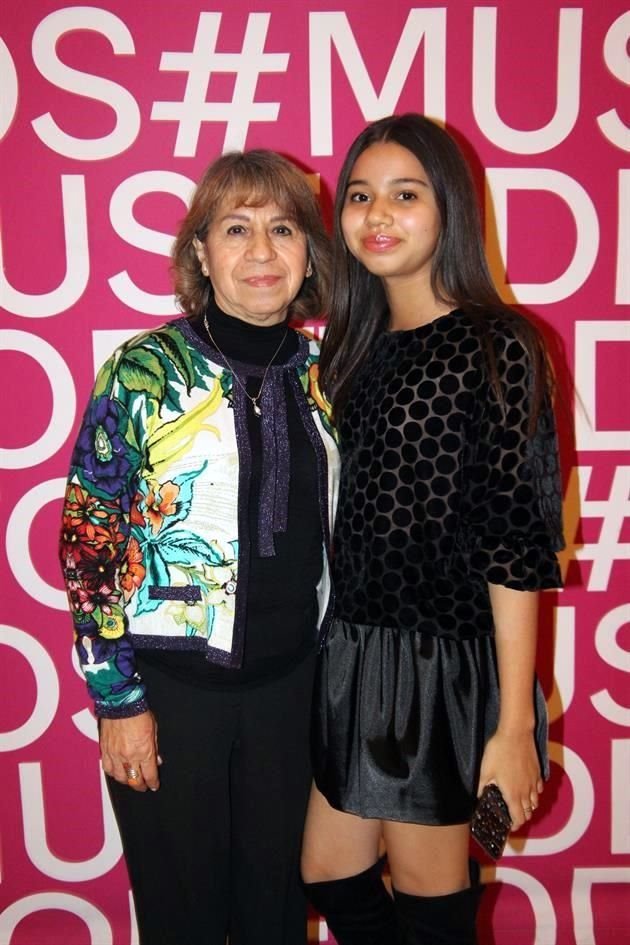 Victoria de Cantú y Renee Flores