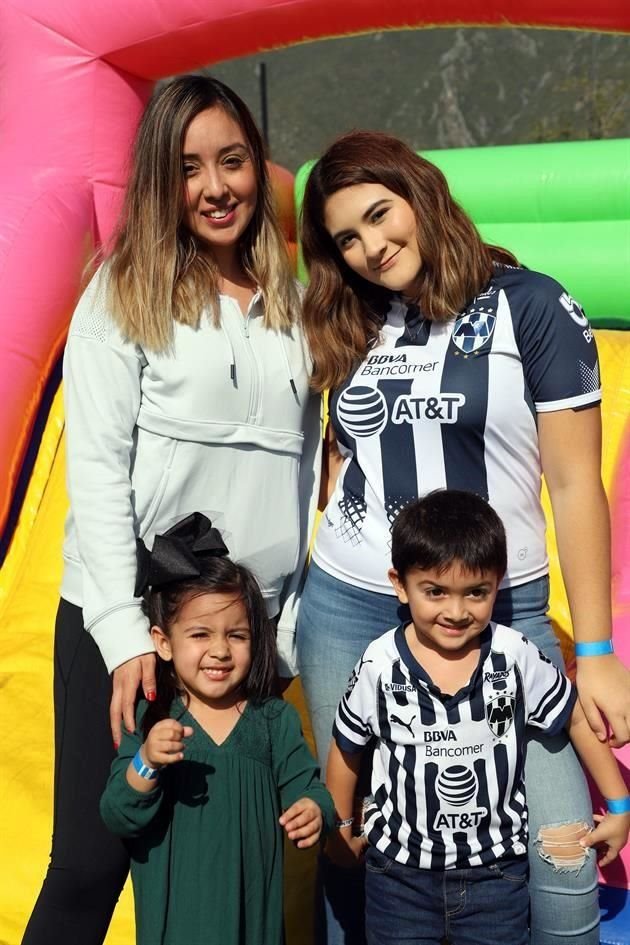 Itzel Rivera, Michelle Rendón, Daniela Rendón y Ricky Rendón