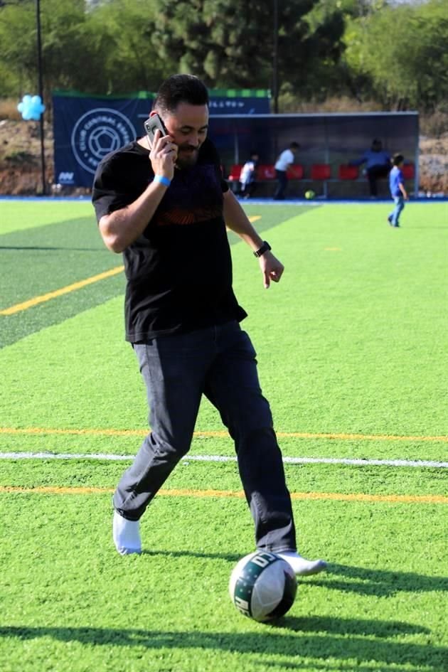Adrián Reyes