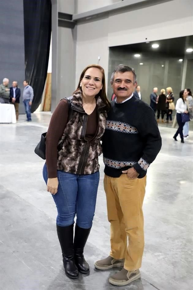 Angélica Alanís de Valero y Óscar Valero