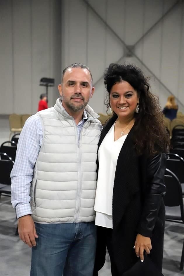 Sergio Villanueva y Alejandra Lizárraga de Villanueva