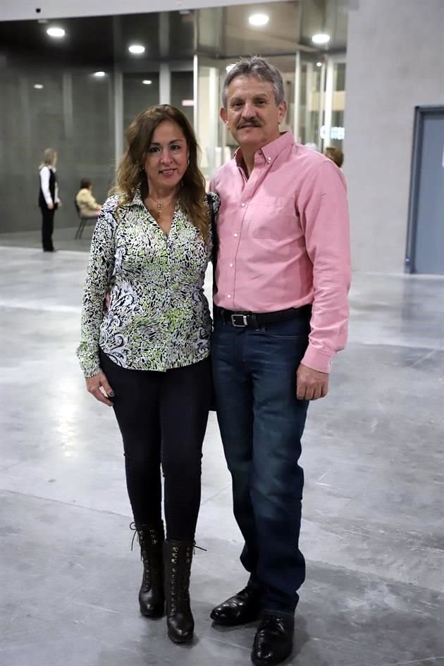 Nelly Cavazos de Alanís y Juventino Alanís