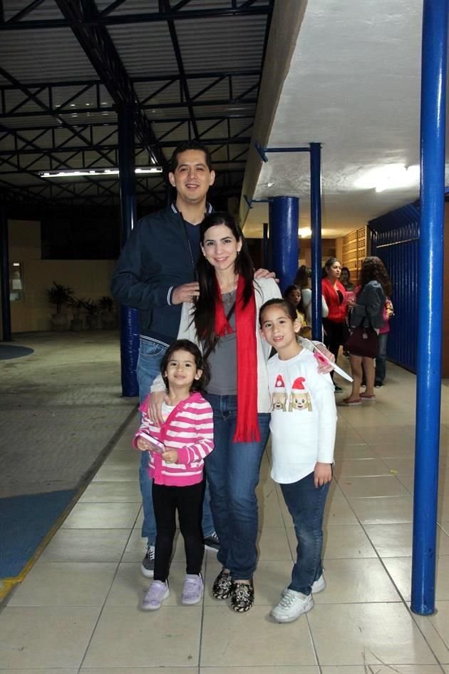 José Juan Ramírez, Tania Barbosa de Ramírez, Dania Ramírez Barbosa y Rebeca Ramírez Barbosa
