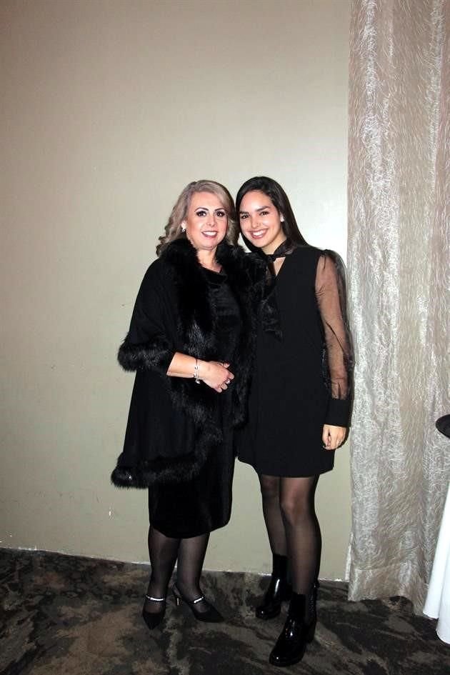 Maricela De los Santos de Cavazos y Valeria Cavazos De los Santos