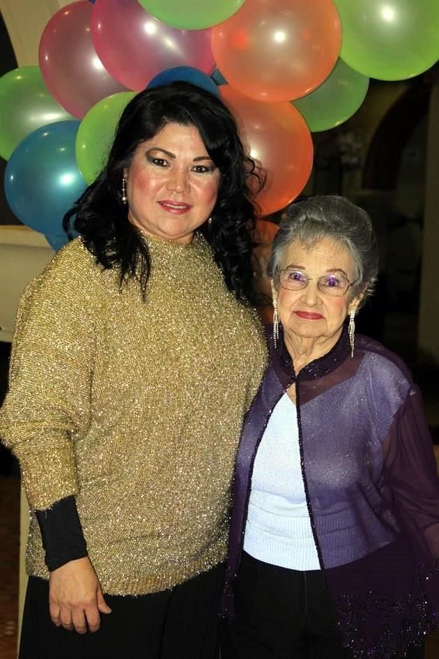 Nora Hernández y María de Jesús González