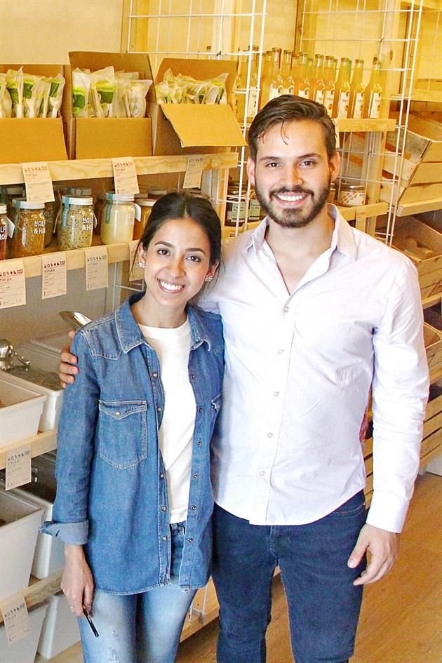 Pamela Díaz de León y Jürguen Hügler, fundadores de la tienda ecológica Tipiah Ecotianguis.