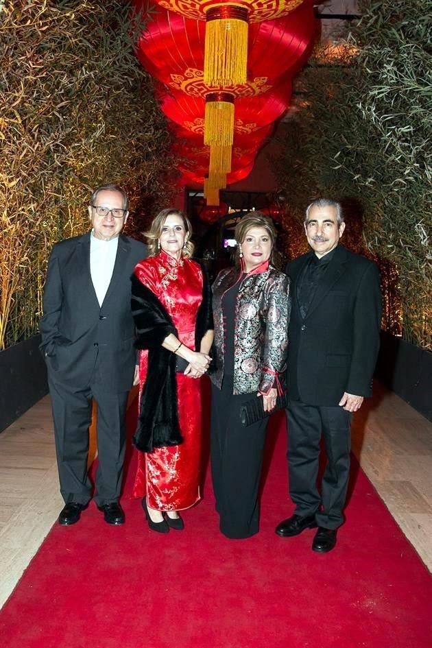 Salvador Alva, Irma de Alva, Claudia Chávez de García y Alejandro García