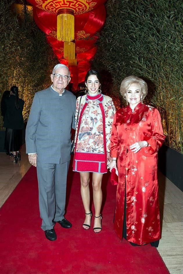 Ernesto Santos Zambrano, Camila Santos y Sonya Garza Rapport de Santos