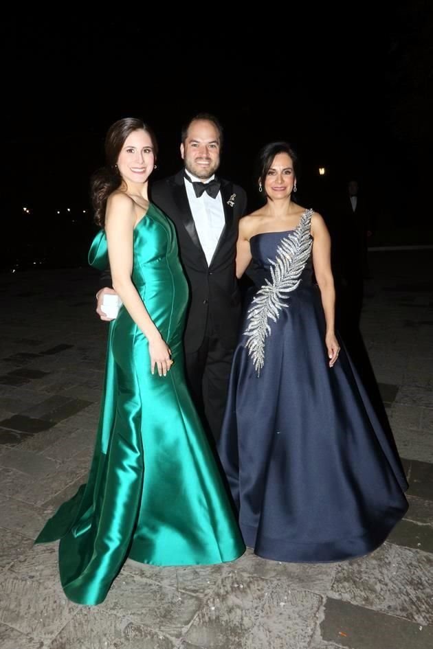 Caro Guzmán, Gerardo Lozoya y Claudia Flores