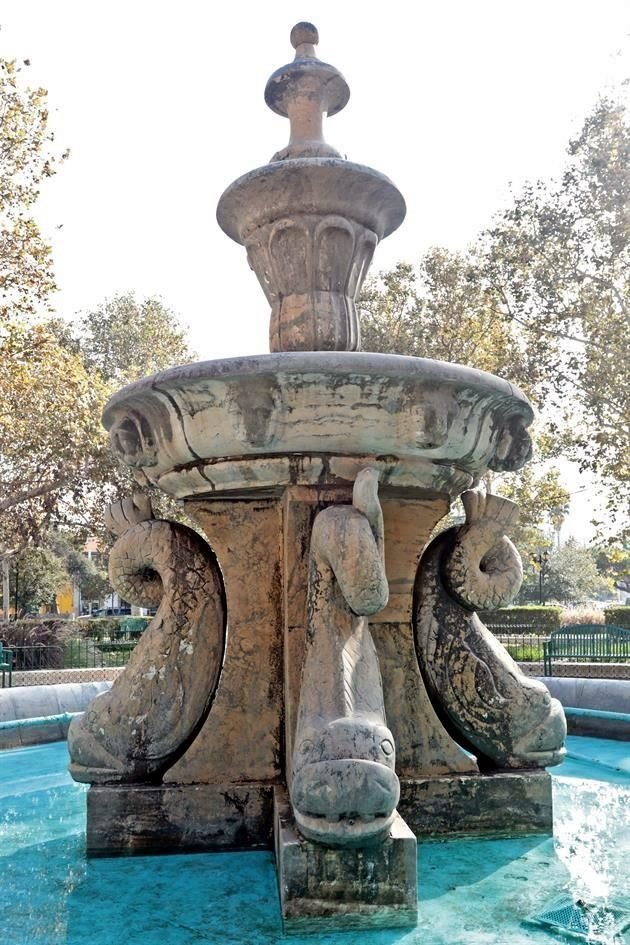 Esta fuente data de 1864, por lo que es considerada el monumento de ornato más antiguo de la Ciudad. Su construcción se realizó gracias a donativos y aportaciones de la comunidad regia de la época.