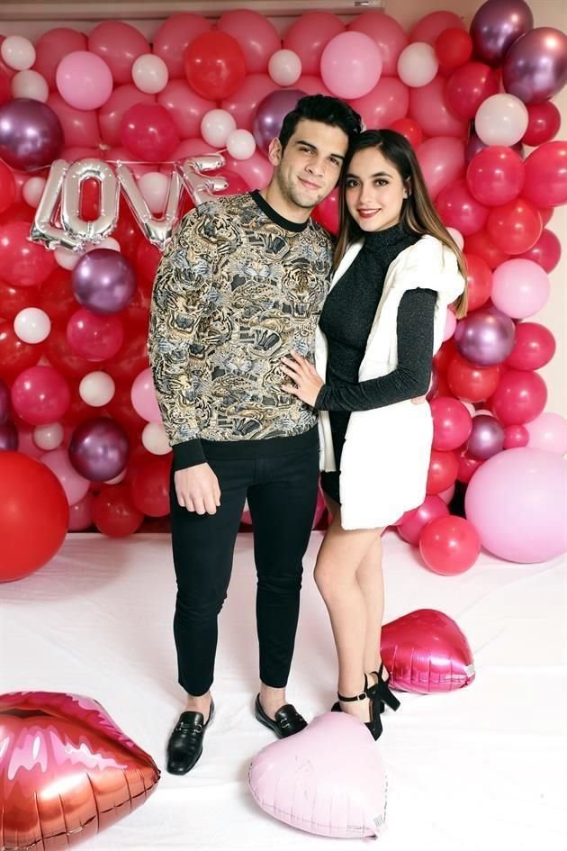 Kevin Dávila y Nayelli Cabello