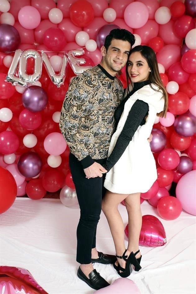 Kevin Dávila y Nayelli Cabello