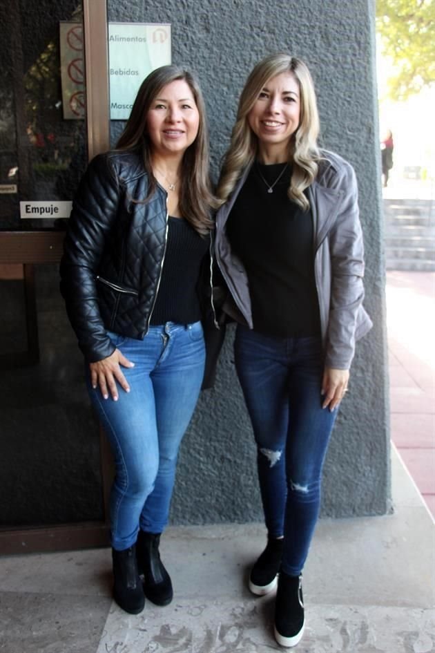 Mirna de Guerrero y  Erika Mendieta de Guerrero