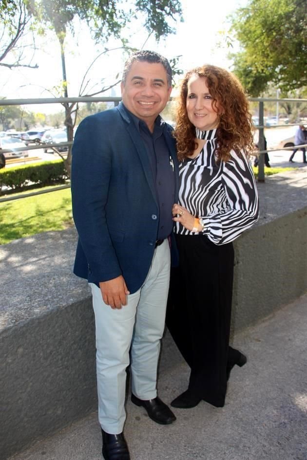Marcos Pineda y Mary López de Pineda