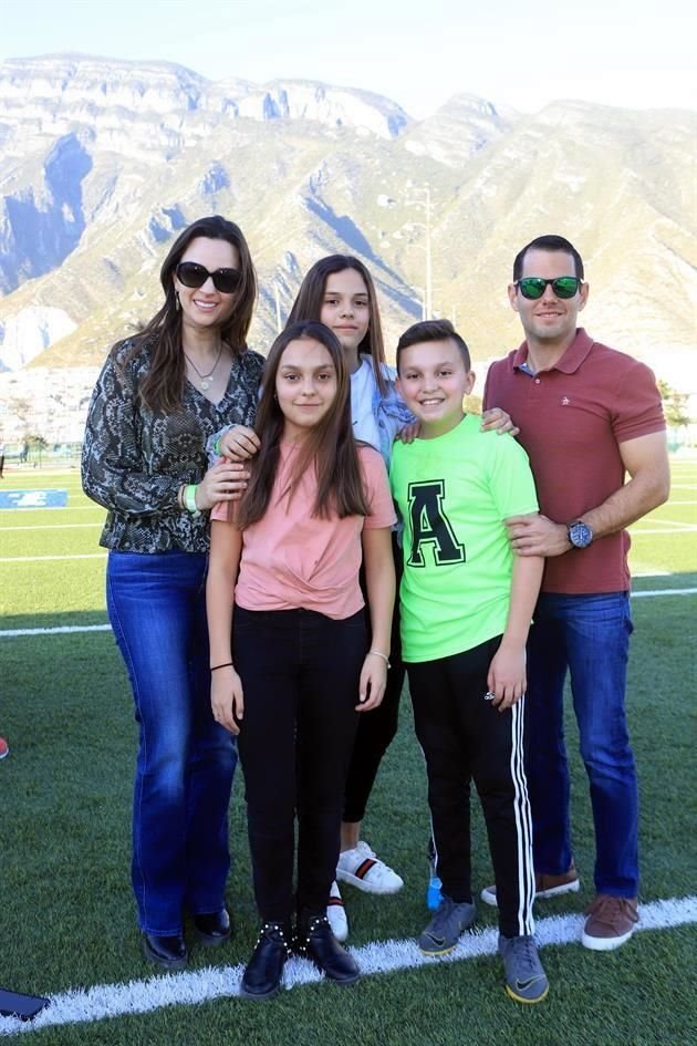 Marcela Montalvo de Garza, Regina Garza, Alejandro Garza, Marian Garza y Alejandro Garza Montalvo
