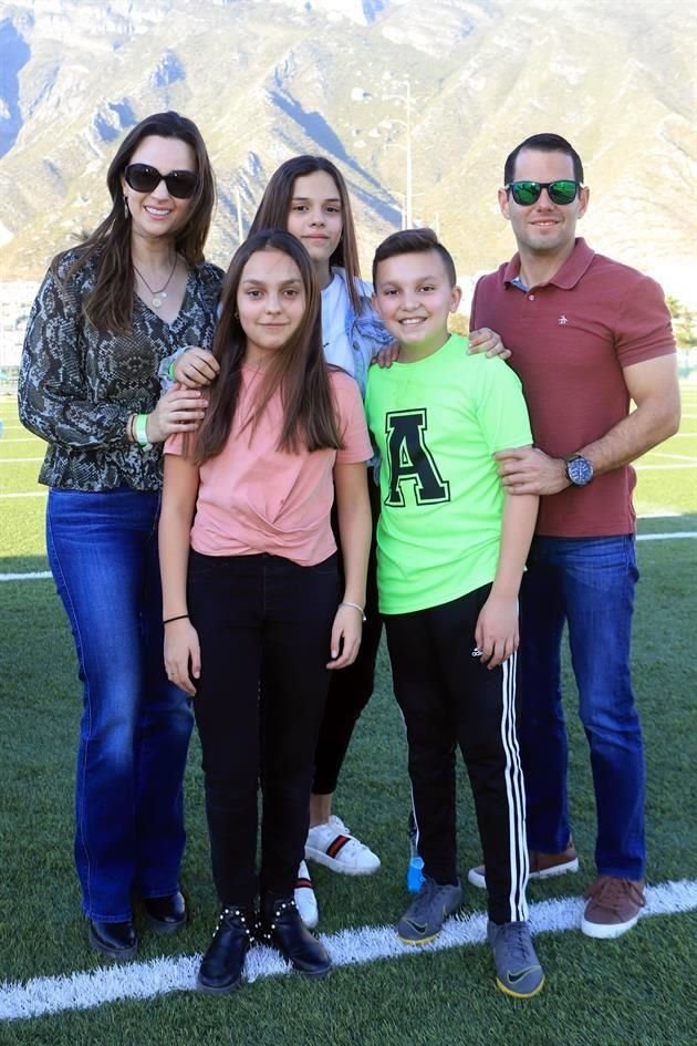 Marcela Montalvo de Garza, Regina Garza, Alejandro Garza, Marian Garza y Alejandro Garza Montalvo