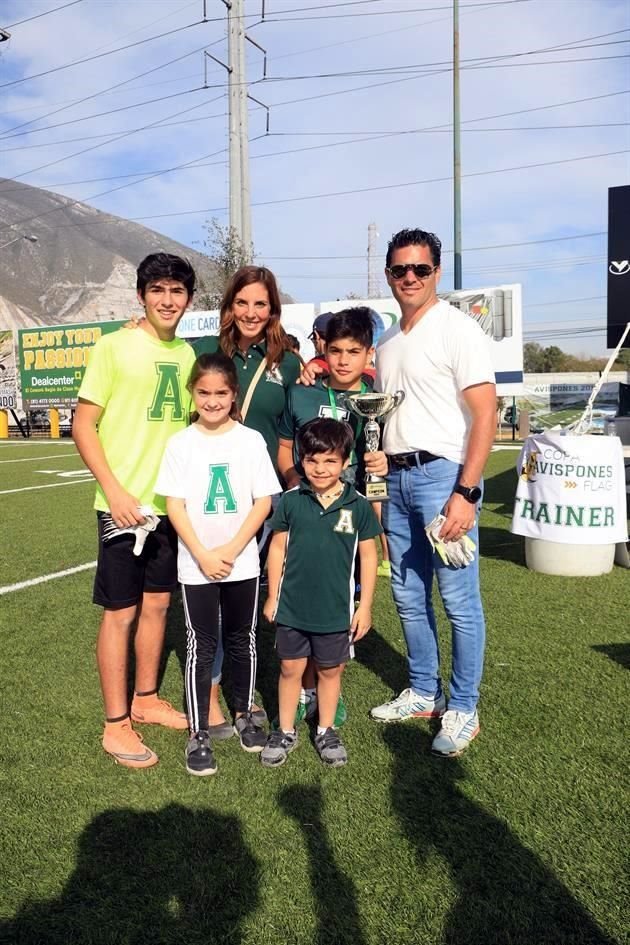 Alejandro Galván Treviño, Lily Treviño de Galván, Diego Galván, Alejandro Galván, Cordelia Galván y Santiago Galván