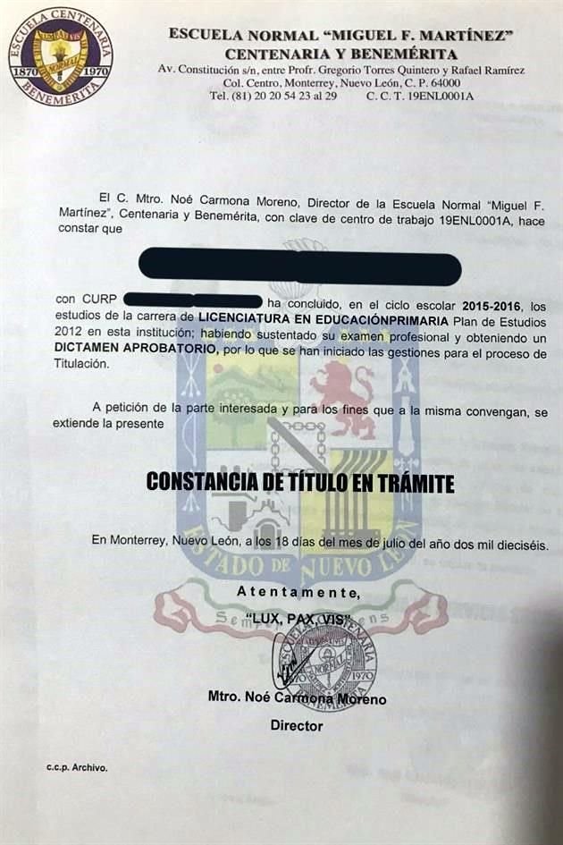 Los ex alumnos señalaron que la escuela sólo les entrega una constancia de título en trámite, que no les sirve para acreditar sus estudios.