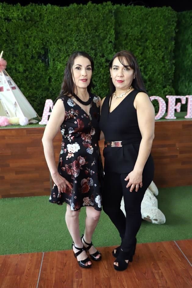 Ana María Caballero de Fernández y Laura Valdés de Rivera