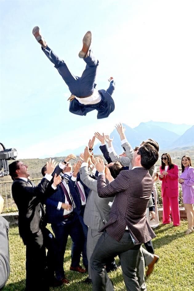 ¡Arriba el novio!