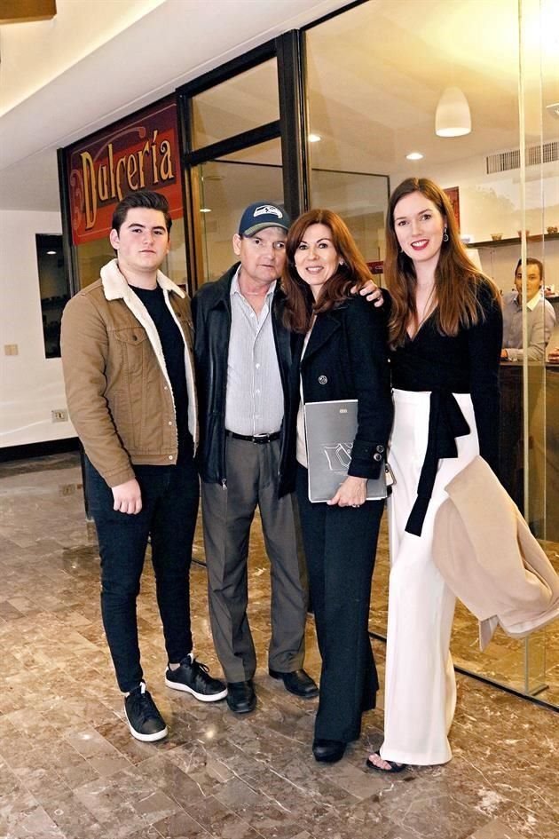 Gerardo Berazaluce, Gerardo Berazaluce, Adriana Fernández de Berazaluce y Andrea Berazaluce