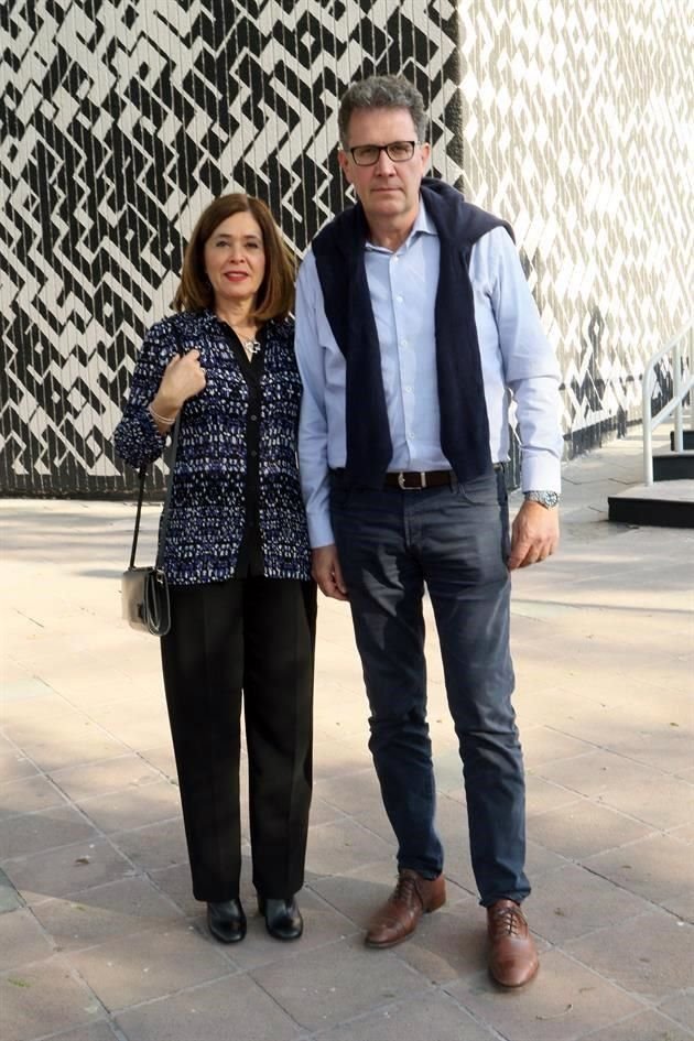 Viola Derbez y Luis Hernández