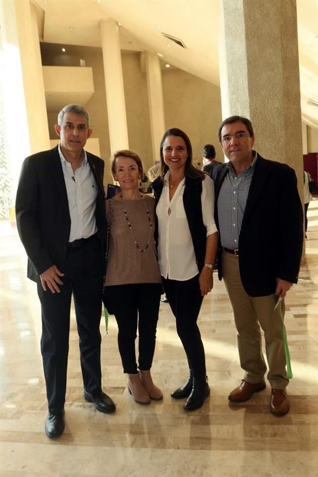 Ernesto Aldape, María Teresa Solves, Mónica Gochicoa y Juan Antonio Solves