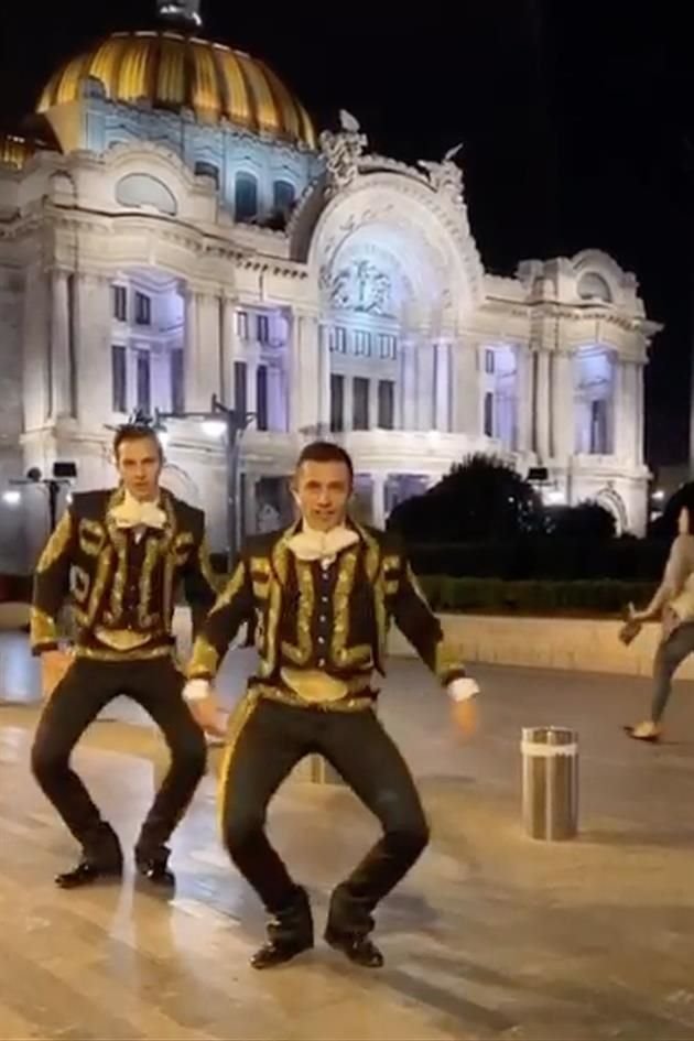 En el #JLoTikTokChallenge tuvieron como fondo el Palacio de Bellas Artes.